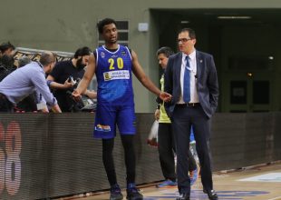 Η χειρονομία του Λαμπ και τα… κλειστά μάτια των διαιτητών (vid)