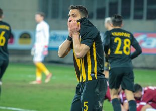 Πέσιμο οπαδού της Λάρισας στον Λαμπρόπουλο (VIDEO)