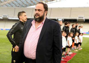 Συμβαίνει τώρα: Στο εδώλιο ο Μαρινάκης, καταθέτει για τη «Συμμορία»!