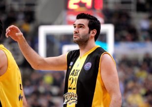 Ανακοίνωσε το τέλος ο μεγάλος Μαυροειδής- Για πάντα δίπλα στη Βασίλισσα (VIDEO)