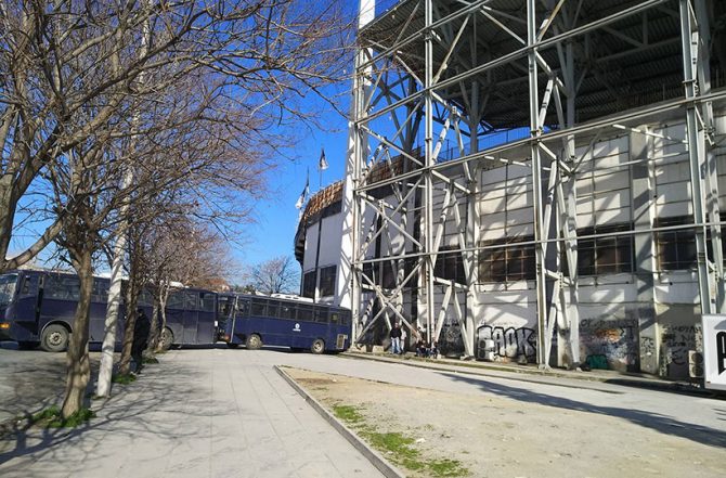 Αυξημένα τα μέτρα ασφαλείας έξω απ’ την Τούμπα (VIDEO) Αυξημένα τα μέτρα ασφαλείας έξω απ’ την Τούμπα (VIDEO)