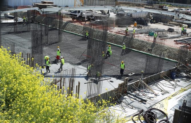 Με προβολείς και μέχρι το βράδυ τα έργα!