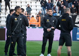 Η είσοδος της ΑΕΚ για ζέσταμα (VIDEO)