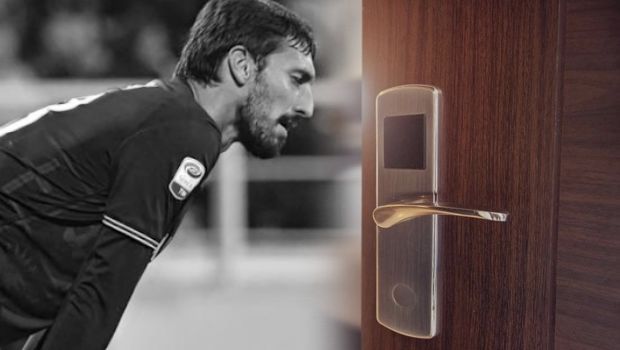 Έσπασαν την πόρτα οι συμπαίκτες του και τον βρήκαν νεκρό! Έσπασαν την πόρτα οι συμπαίκτες του και τον βρήκαν νεκρό!