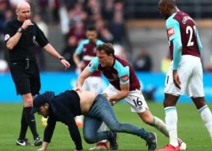 Ντου οπαδού της Γουέστ Χαμ στο γήπεδο! (pics)