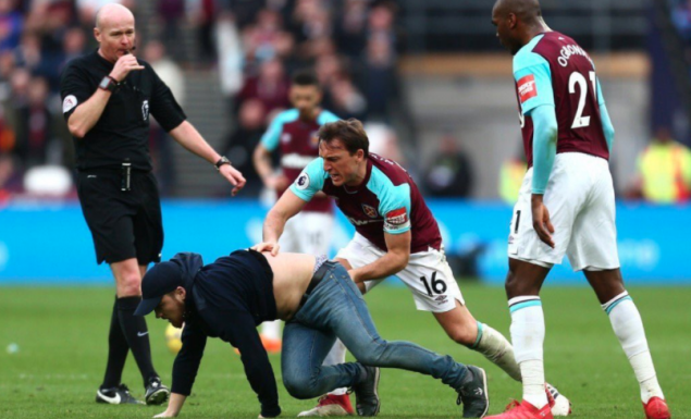 Ντου οπαδού της Γουέστ Χαμ στο γήπεδο! (pics)