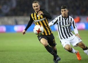 Μέσα σε όλα παίχτηκε και μπάλα