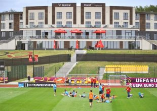 Στο τραπέζι και το Γκνιεβίνο! (PICS)