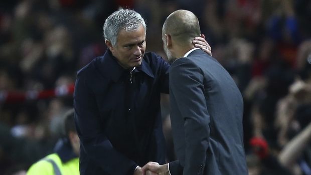 Το φιλί στο στόμα των Γκουαρντιόλα και Μουρίνιο που έγινε viral