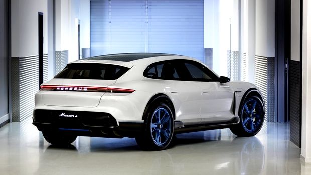 H Porsche επιβραβεύει τους υπαλλήλους της H Porsche επιβραβεύει τους υπαλλήλους της