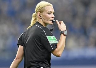 Σεξιστική επίθεση οπαδών της Γκλάντμπαχ στη διαιτητή του ματς με τη Χέρτα!