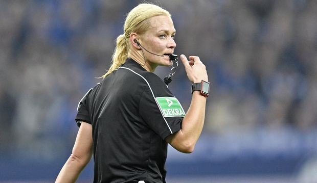 Σεξιστική επίθεση οπαδών της Γκλάντμπαχ στη διαιτητή του ματς με τη Χέρτα!