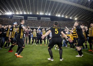 Πρωταθλήτρια των γηπέδων
