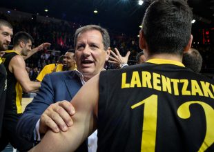 Τρελάθηκε ο Αγγελόπουλος, πριμ για την πρόκριση!