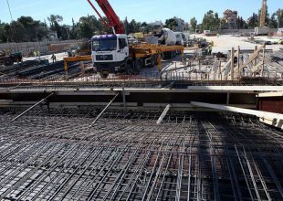 Υψώνεται η «Αγία Σοφία» (vid)