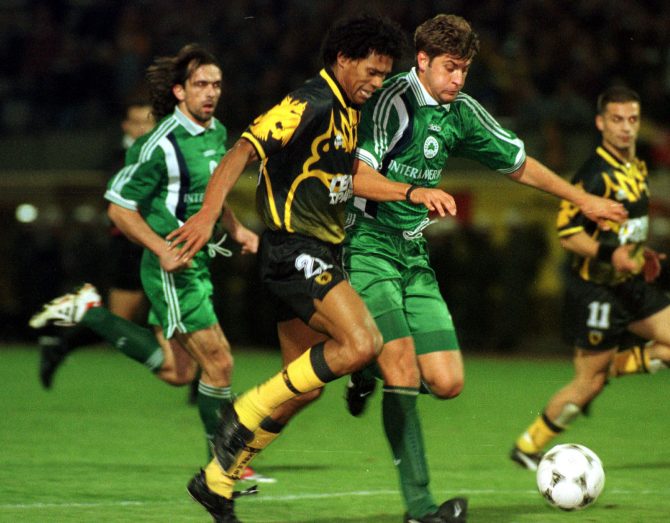 «Τριφυλλάρα παίξε μπάλα, θα σε περάσει κι η Καβάλα» (vid)