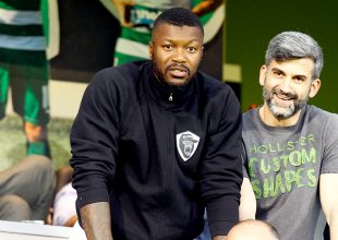 Τα εντυπωσιακά ξανθά ράστα μαλλιά του Σισέ!