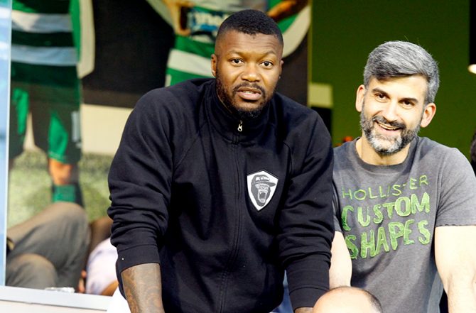 Τα εντυπωσιακά ξανθά ράστα μαλλιά του Σισέ!