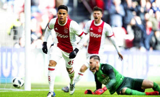 Tι έβαλε ο πιτσιρικάς! Γκολάρα από τον γιο του Κλάιφερτ (vid) Tι έβαλε ο πιτσιρικάς! Γκολάρα από τον γιο του Κλάιφερτ (vid)