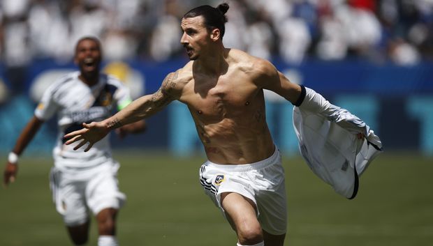 O Ιμπραχίμοβιτς έβαλε γκολάρα γιατί κουράστηκε να τρέχει!