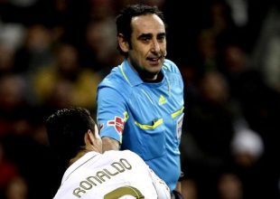 Απειλούν τον Ισπανό διαιτητή που δήλωσε ότι δεν ήταν πέναλτι στο Ρεάλ-Γιουβέντους