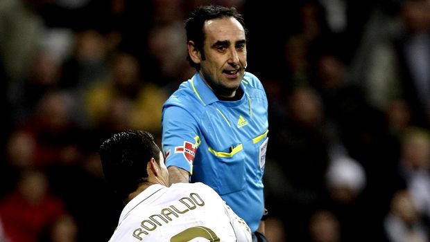 Απειλούν τον Ισπανό διαιτητή που δήλωσε ότι δεν ήταν πέναλτι στο Ρεάλ-Γιουβέντους