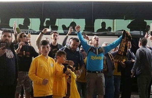 «Νάτοι νάτοι οι πρωταθλητές» στο αεροδρόμιο των Χανίων