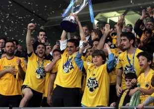 Κύπελλο με υπογραφή Μανόλο (vid)