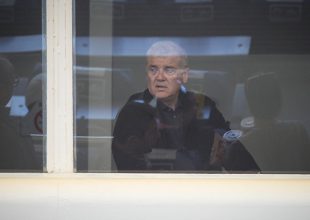 «Εμείς δεν βγάλαμε τον προπονητή μας με καρότσι και …δίχτυ κομμωτηρίου» (VIDEO)