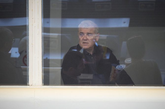 «Εμείς δεν βγάλαμε τον προπονητή μας με καρότσι και …δίχτυ κομμωτηρίου» (VIDEO)