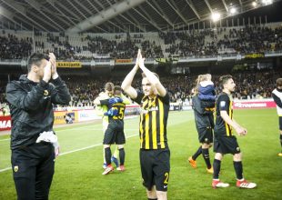 Ανανεώνει για τρία χρόνια τον Μπακάκη
