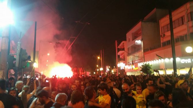 Μικρός ΑΕΚτζής οργανώνει το πάρτι (vid)