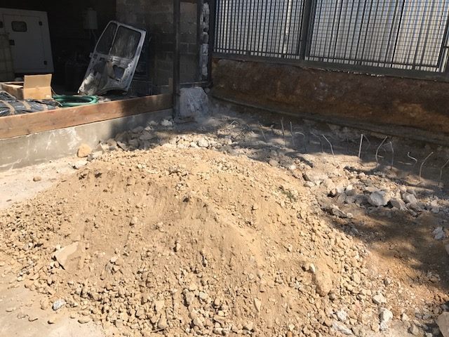 Τελείωσαν τα αστεία, περνάμε στην κατεδάφιση!
