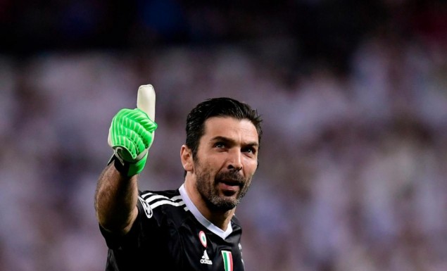 «Σε επαφές με την Παρί Σεν Ζερμέν ο Μπουφόν»