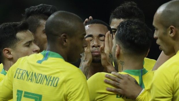 Βραζιλιάνος αστέρας συμβούλεψε άσο συμπατριώτη του να κάνει σεξ, ενόψει Μουντιάλ Βραζιλιάνος αστέρας συμβούλεψε άσο συμπατριώτη του να κάνει σεξ, ενόψει Μουντιάλ