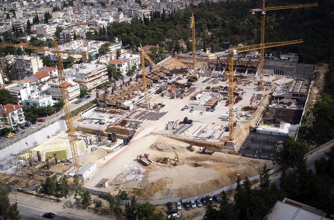Οι πέντε γερανοί σε πλήρη λειτουργεία (ΒΙΝΤΕΟ)