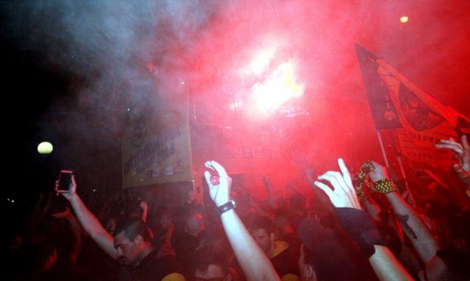 «Χάθηκαν» στα καπνογόνα οι Πρωταθλητές! (vid)