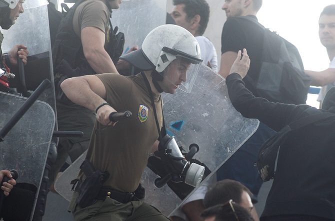 Ξύλο στο Ελ Πάσο ανάμεσα σε ΜΑΤ και οπαδούς (pics)