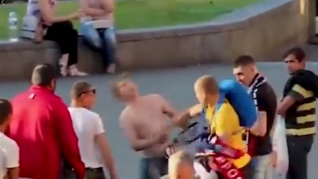 Οπαδός της Λίβερπουλ “κοίμισε” μεθυσμένο Ουκρανό με μια γροθιά!