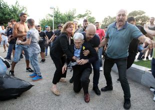 Άγρια επίθεση στον Γιάννη Μπουτάρη – Τον έβρισαν και του έσπασαν το αυτοκίνητο