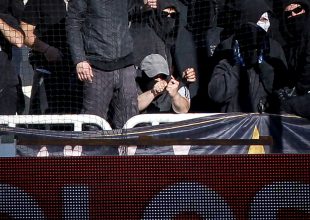 Φωτοβολίδες ευθείας βολής από τους ΠΑΟΚτζήδες (pics)