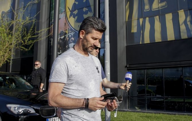 Η ελληνοποίηση ξεκινά από την κορυφή