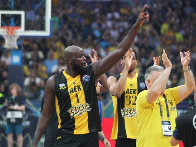 Στο Top- 5 η τάπα του Τζέιμς! (vid)