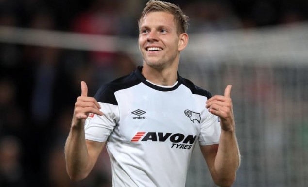 Πλησιάζει στην Λιντς το «κανόνι» της Championship