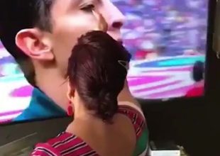 Γιαγιά σταύρωνε όλους τους παίκτες του Μεξικού στην ανάκρουση του εθνικού ύμνου!