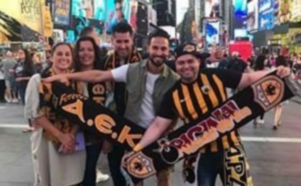 Κιτρινόμαυρη Times Square με Μπαρμπόσα! (pics)