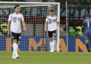 Ήττα για Γερμανία, χαμόγελα για Νόιερ