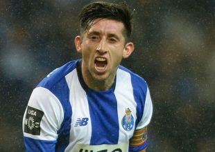 Κοιτάζει τον Έκτορ Ερέρα η Ρόμα