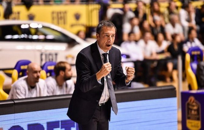 Ο Μπάνκι καταφθάνει για να υπογράψει
