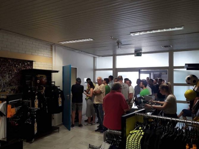 Χαμός για ακόμα μια μέρα στο ΟΑΚΑ για τα διαρκείας (pics)
